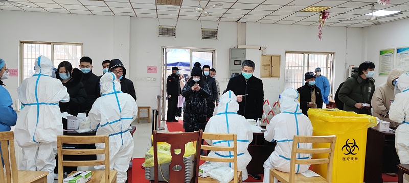 依斯倍員工作為志愿者積極參與社區(qū)街道戰(zhàn)“疫”隊(duì)伍