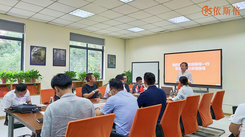 蘇州市科技局領導及市發(fā)展促進會產(chǎn)業(yè)協(xié)會蒞臨依斯倍參觀指導